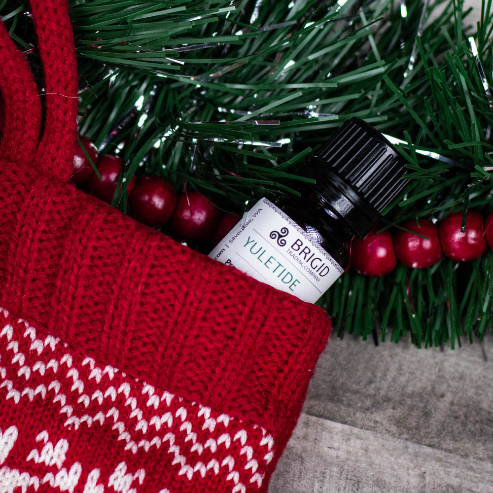 Yuletide Diffuser Oil - Juniper, Christmas Wreaths, Pine Trees, and Bonfire Smoke